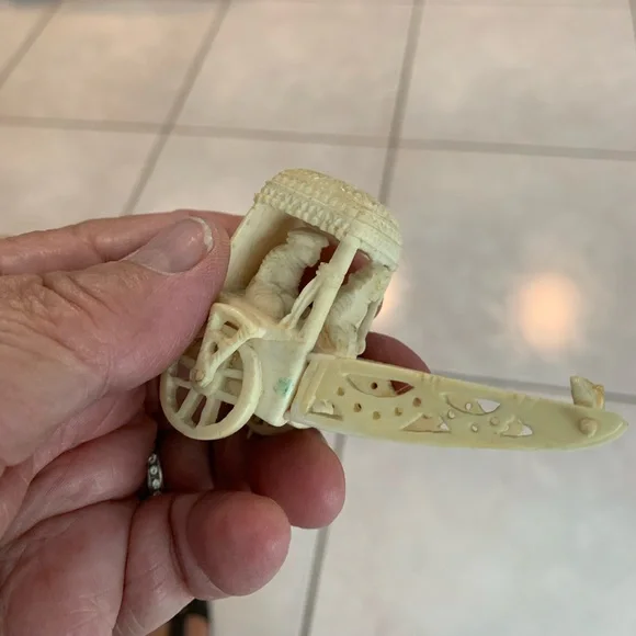 Vintage bone or Ivory carving - Picture 4 of 11